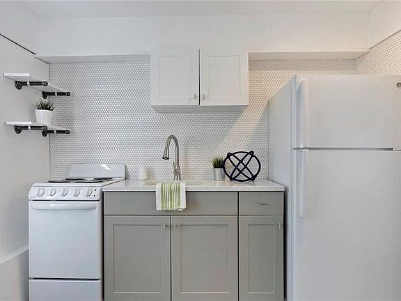 4th image of 453 44th St N #B