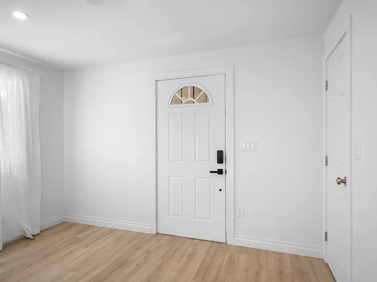 10607 Whitegate Ave — Photo 3