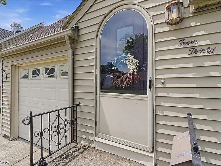 430 Canterbury Rd — Photo 2