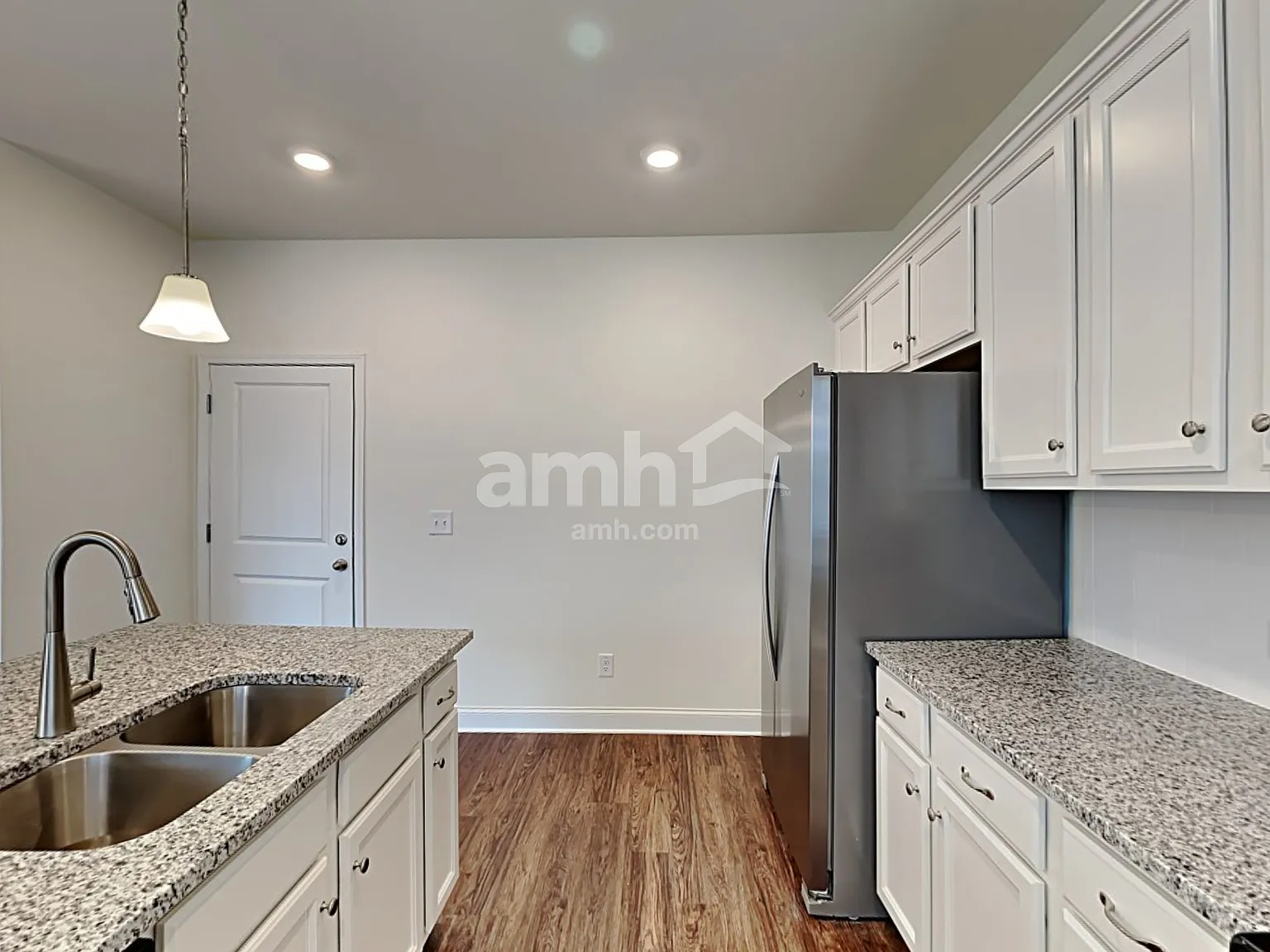 4 bed, 3.5 bath, 2524 sqft, $2,525 — Photo 3