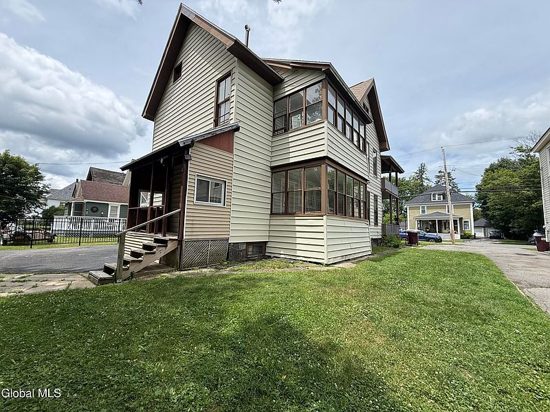 3rd image of 22 E 8th Avenue