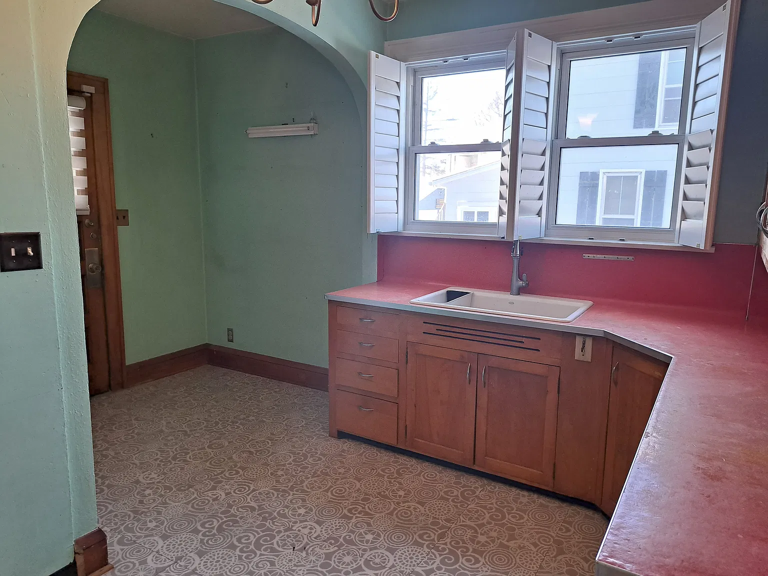 4 bed, 2000 sqft, $2,200 — Photo 3