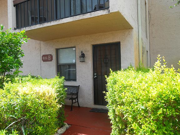 3rd image of 721 SE 1 St Way #18