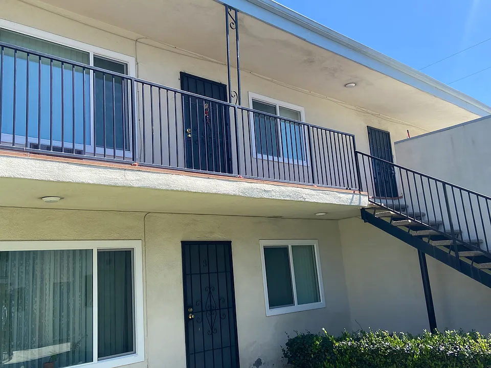 Upstairs end unit with new windows