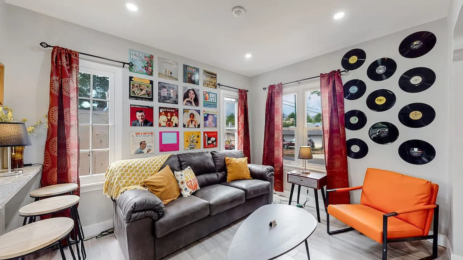 2 bed, 1.0 bath, $7,424 — Photo 1