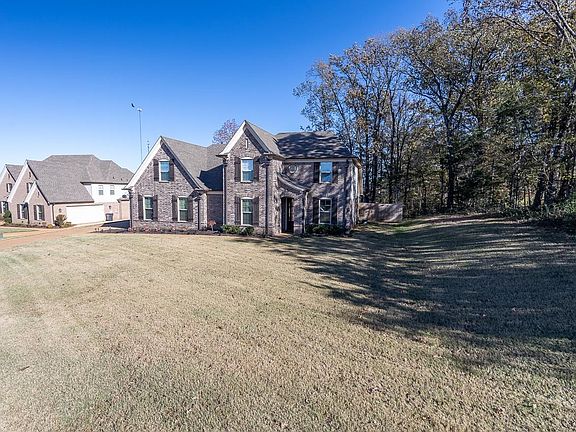 2nd image of 400 Oakridge Dr