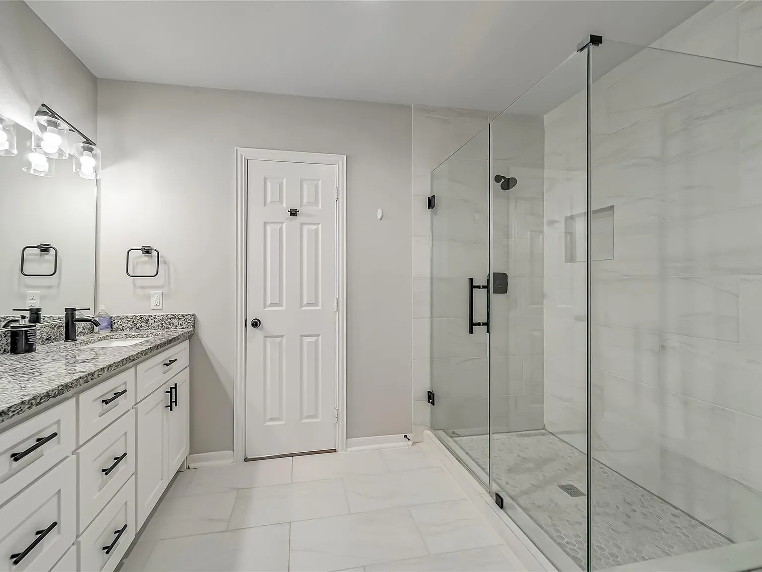 6 bed, 4.5 bath, 3156 sqft, $4,490 — Photo 4