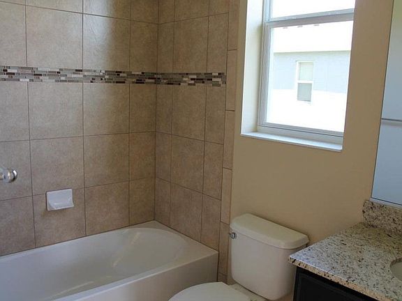 9871 SW 75th Loop - Secondary Bathroom