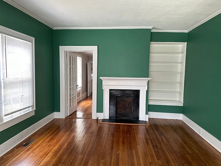 421 E 2nd St — Photo 5