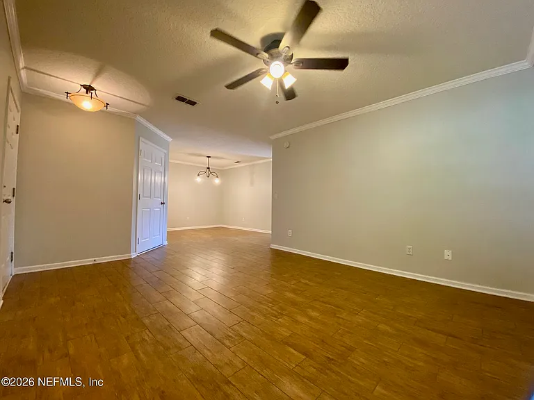 1530 Vineland Cir #B — Photo 5