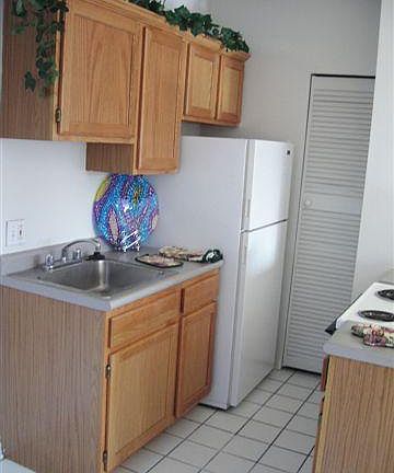 3rd image of 4433 Pershing Ave APT 104