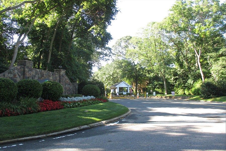 2nd image of 105 Skyline Dr