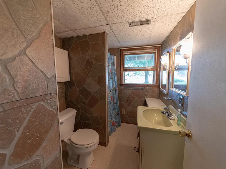 Claremont Cir — Photo 10