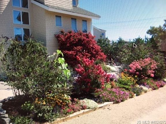 2nd image of 150 Long Beach Blvd #B