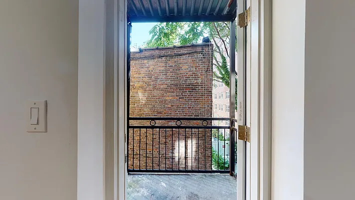 Rented by Bond New York | media 18