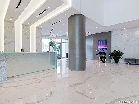 3rd image of 17111 Biscayne Blvd Unit 507