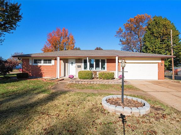 3rd image of 2535 Wembley Dr