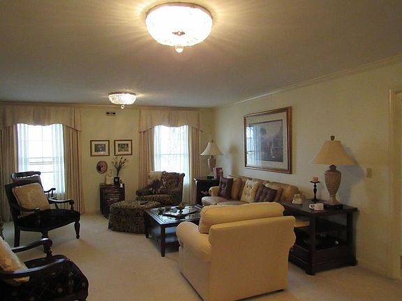 2nd image of 626 Carriage Dr