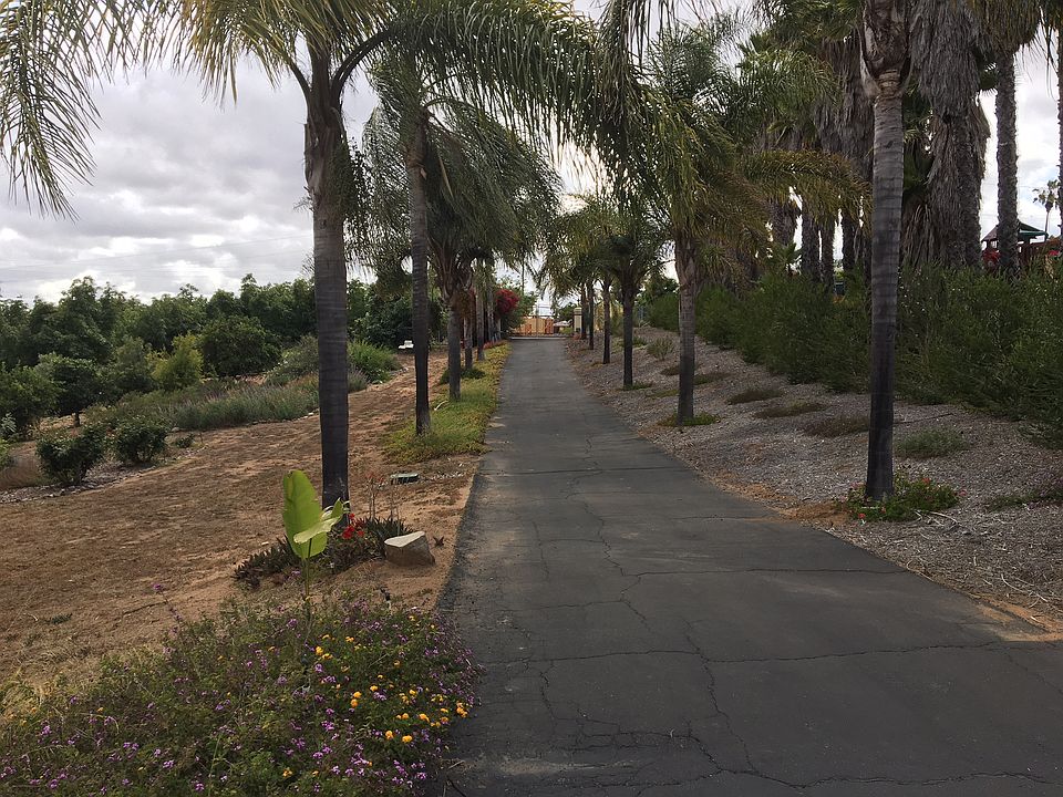 2nd image of 1436 Royce Ln