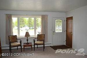 Living Room / Front Entry