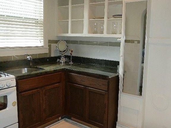 5th image of 214 W Saint Paul Ave