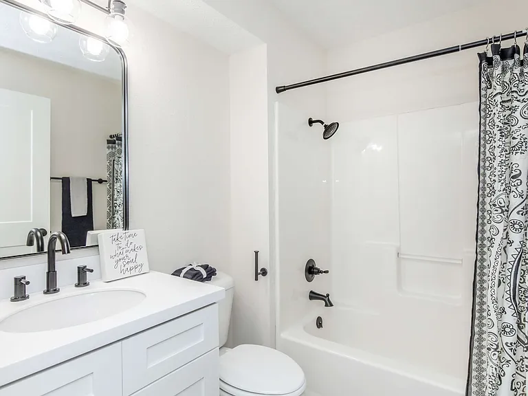 Hawthorn Suites 2 Bed 2 Bath Bathroom
