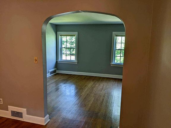 5th image of 3338 Robin Rd #3