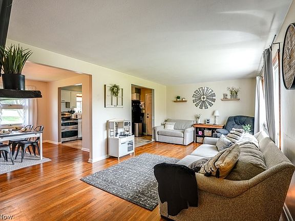 3rd image of 23 E Church St