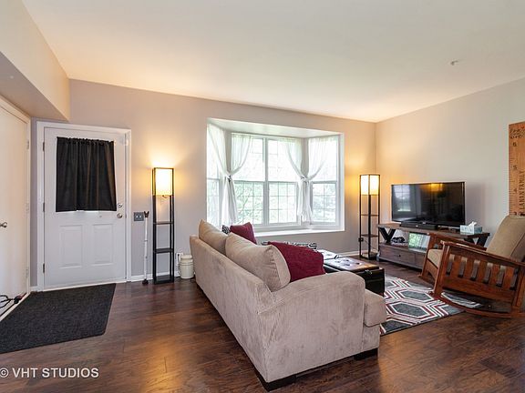 3rd image of 465 Arboretum Dr #465
