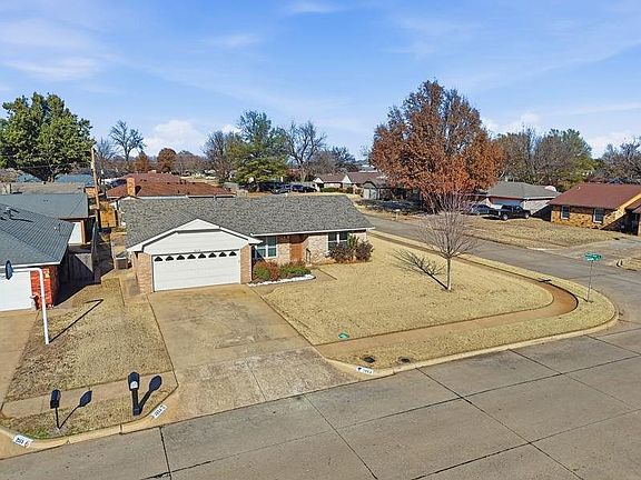 5th image of 2113 Berkshire Dr
