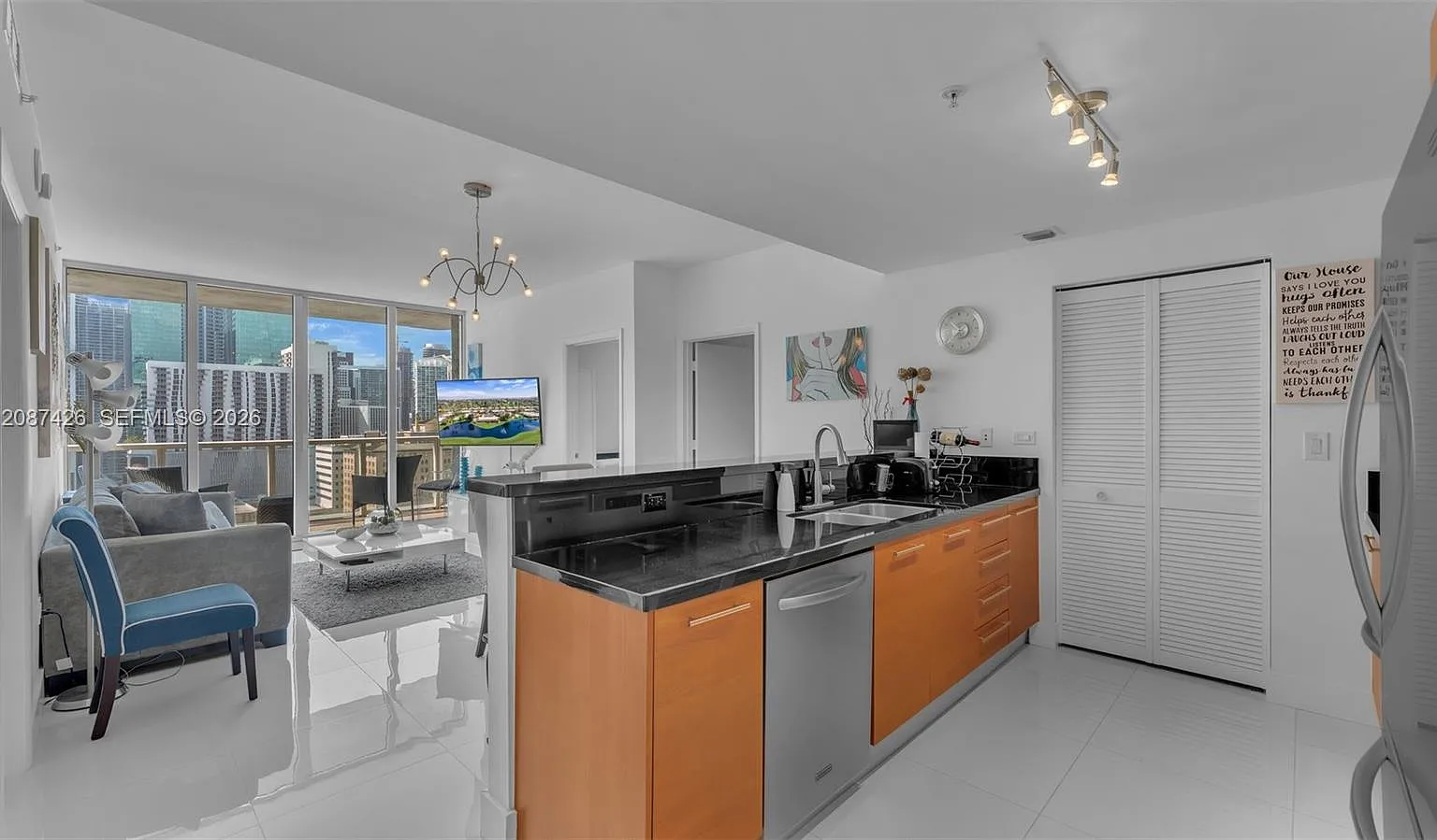 Vizcayne South Condo — Photo 2