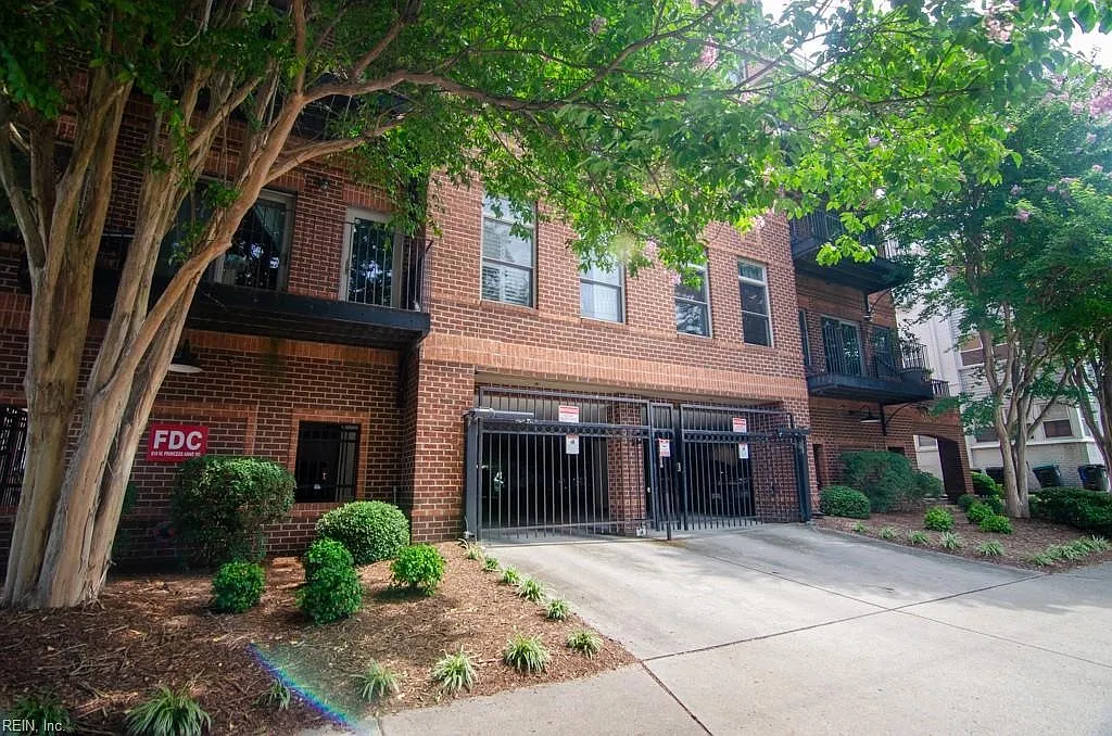17 Carver Cir — Photo 1