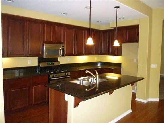 5th image of 684 Hatfield Dr