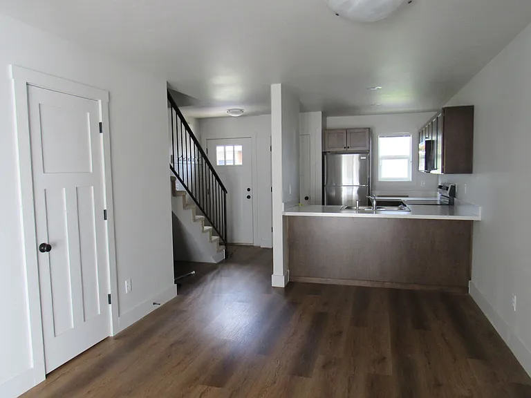 25 Appleway Dr #2 — Photo 5