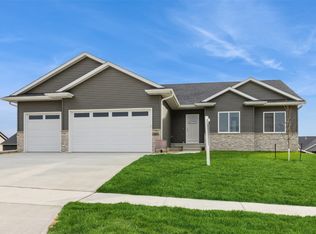1801 Glen Rock Dr, Marion, IA 52302