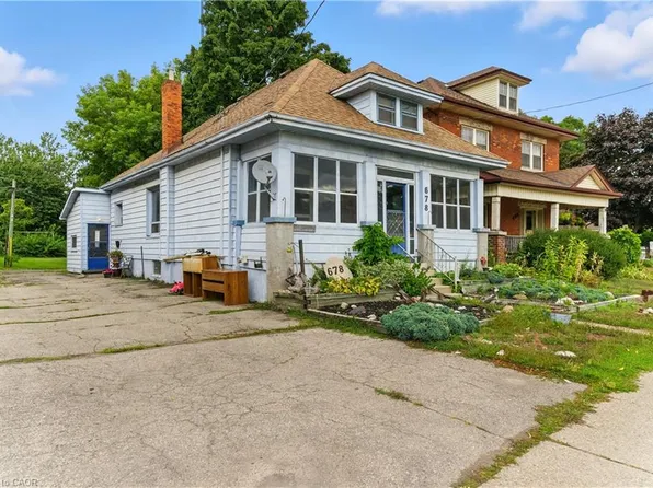 678 Colborne St, Brantford, ON N3S 3P9
