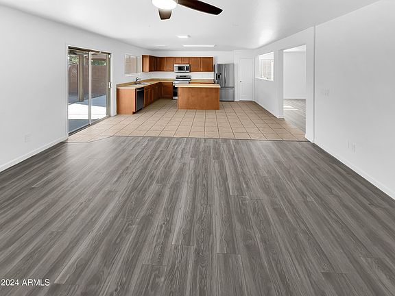 3rd image of 1509 E BRADSTOCK Way