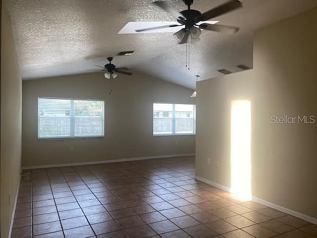2 bed, 1.0 bath, 900 sqft, $1,949 — Photo 3
