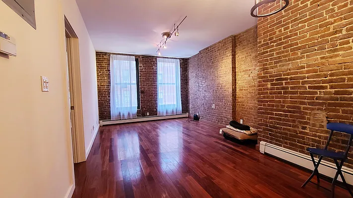 Rented by Matthew Gros-Werter, LREB  | media 6