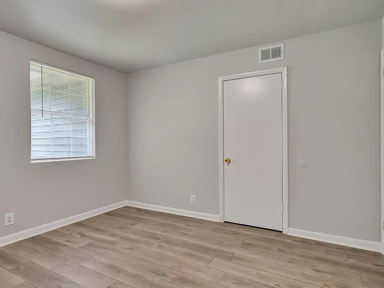 100 Old Trail Ct #1 — Photo 13