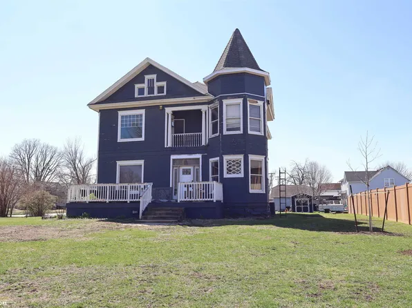 106 3rd Ave SE, State Center, IA 50247