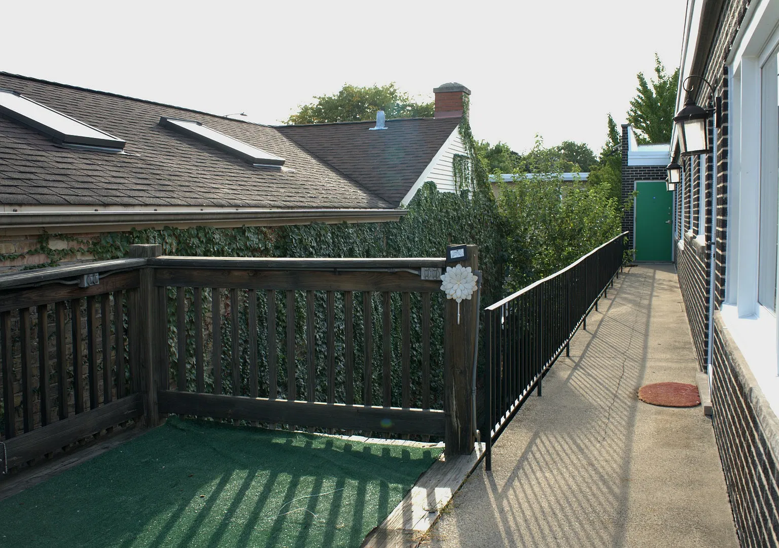 4 bed, 2700 sqft, $3,200 — Photo 2