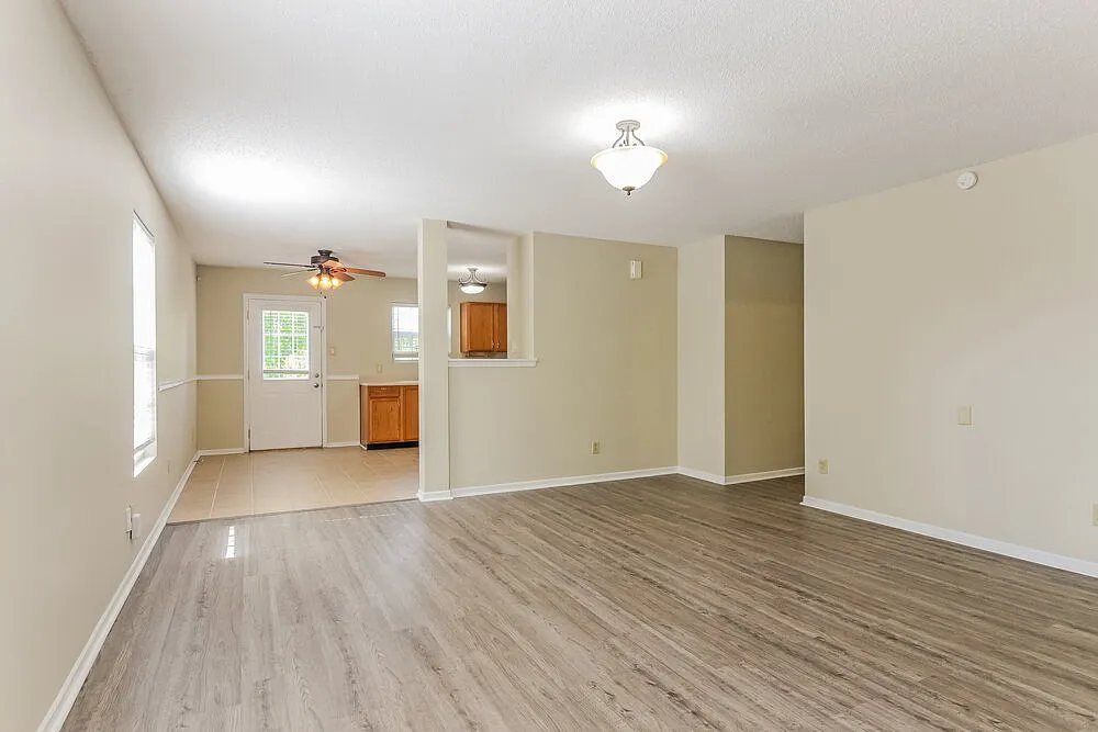 3 bed, 2.0 bath, 1224 sqft, $2,260 — Photo 3