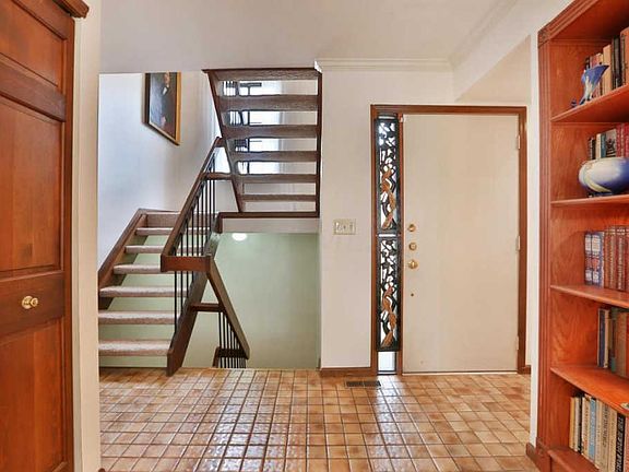 3rd image of 252 Saint Antoine St