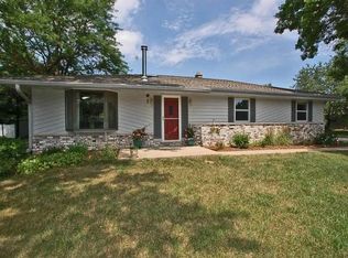 36736 Meadow Dr, Oconomowoc, WI 53066
