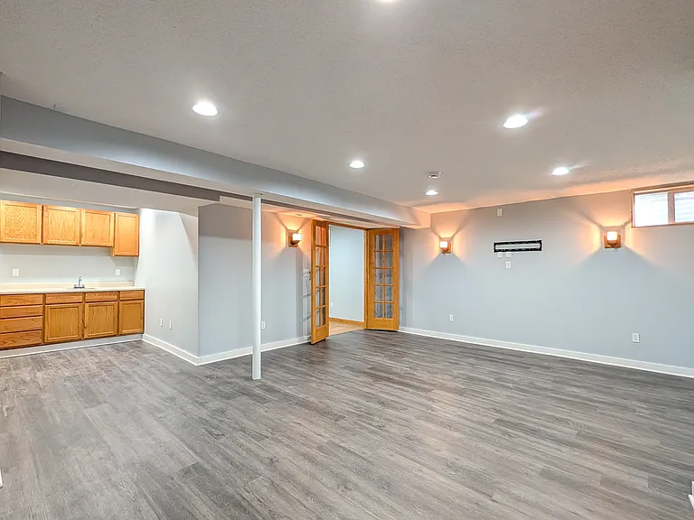 16364 S Brentwood St — Photo 15
