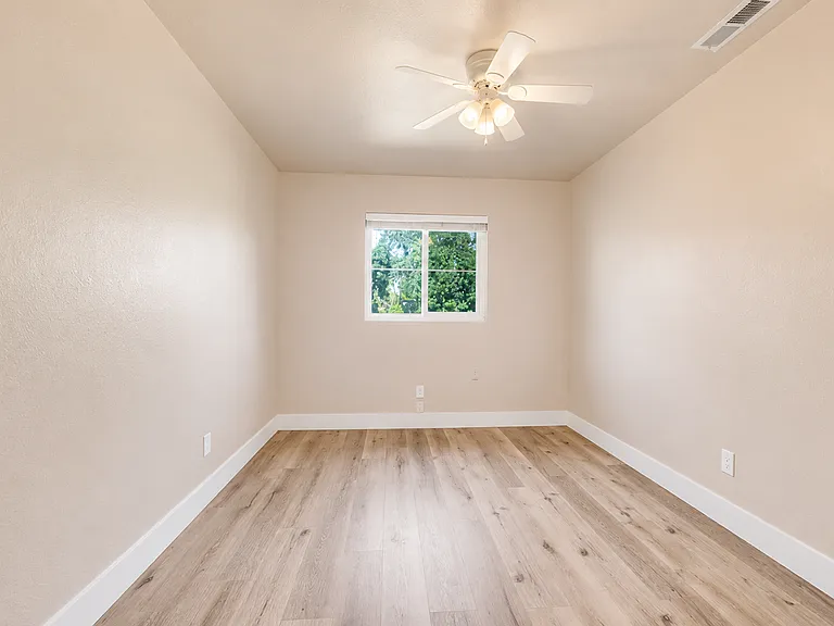 728 W Sacramento Ave — Photo 11