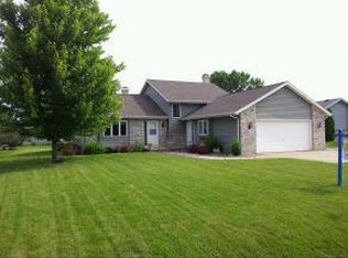 W2568 Ridgefield Ct, Appleton, WI 54915