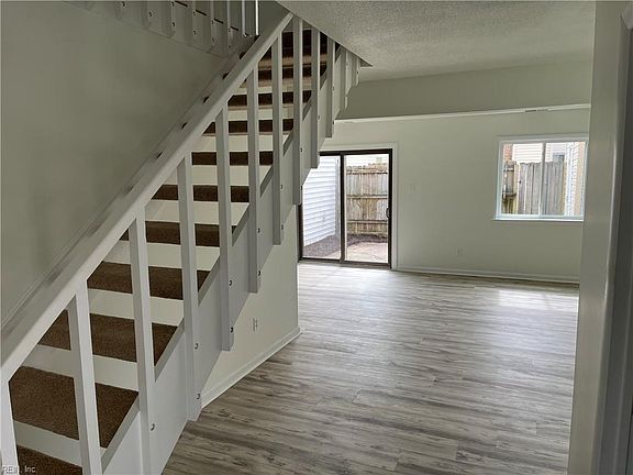 4th image of 5015 Dunderdale Ct