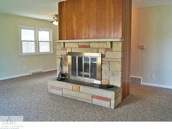 3rd image of 2214 E Grand River Ave